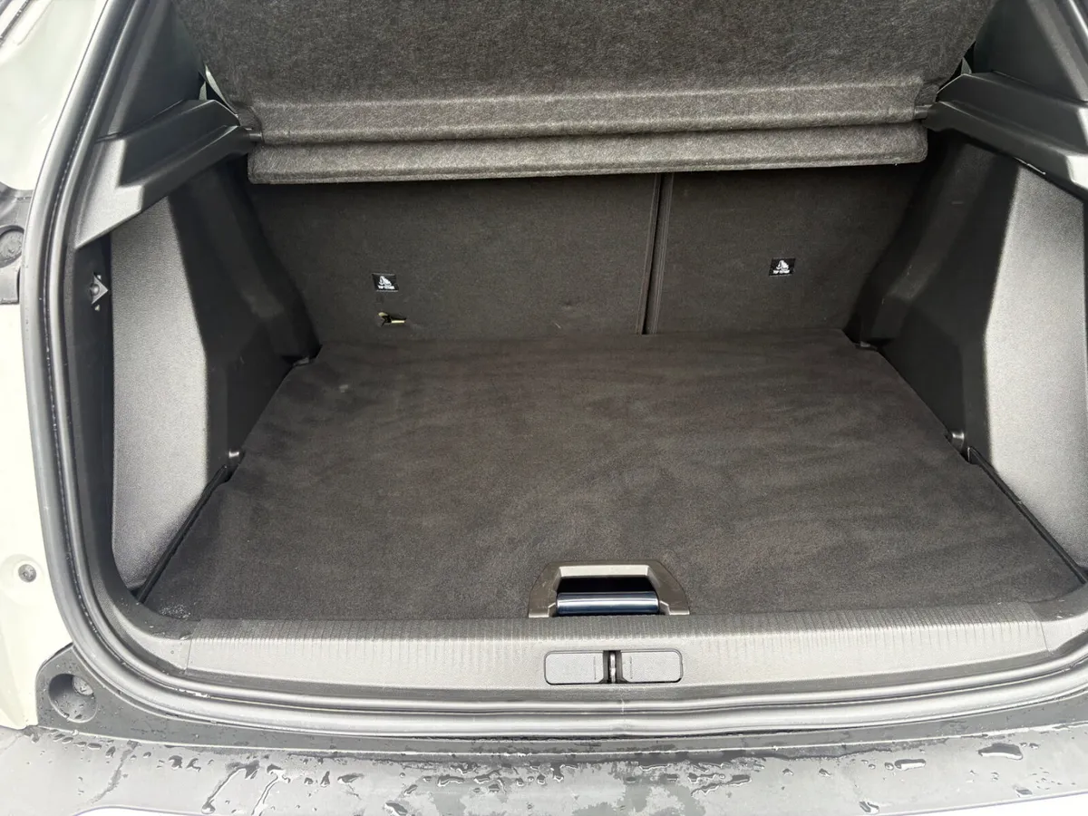 Peugeot 2008 MPV, Petrol, 2022, White
