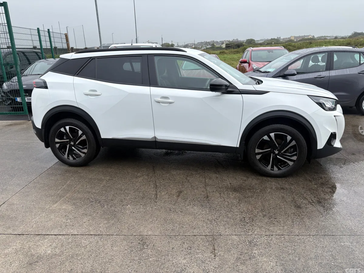 Peugeot 2008 MPV, Petrol, 2022, White