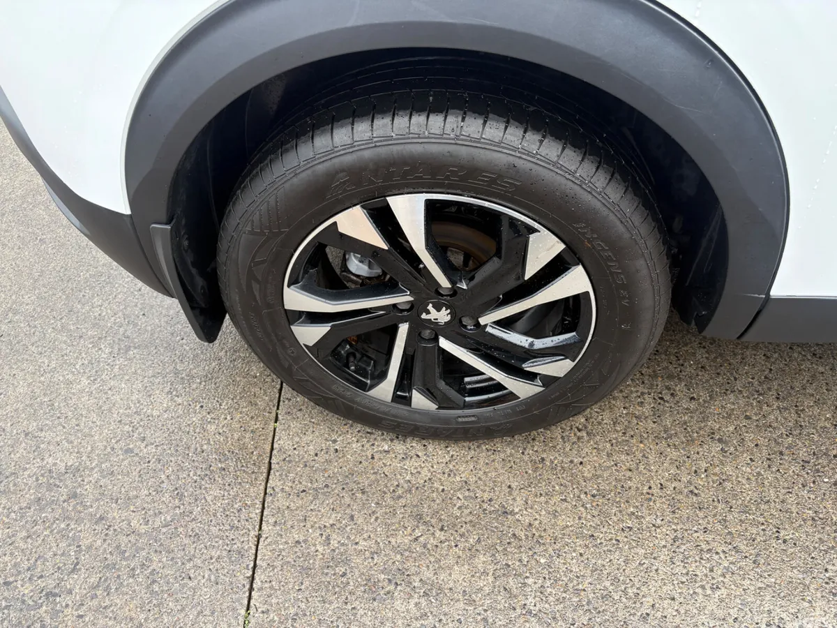 Peugeot 2008 MPV, Petrol, 2022, White