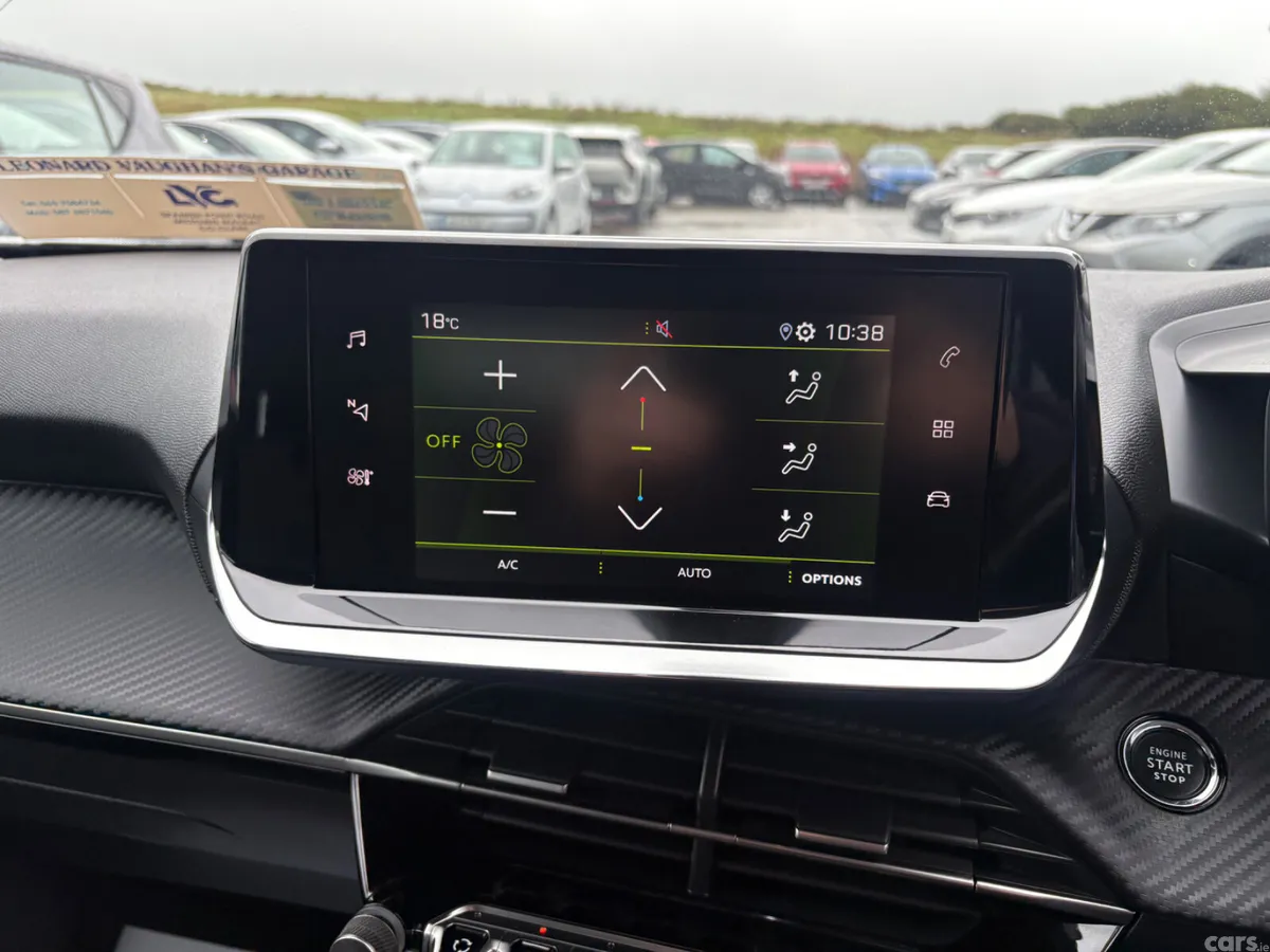 Peugeot 2008 MPV, Petrol, 2022, White