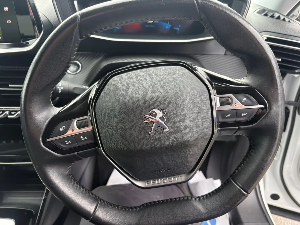 Peugeot 2008 MPV, Petrol, 2022, White