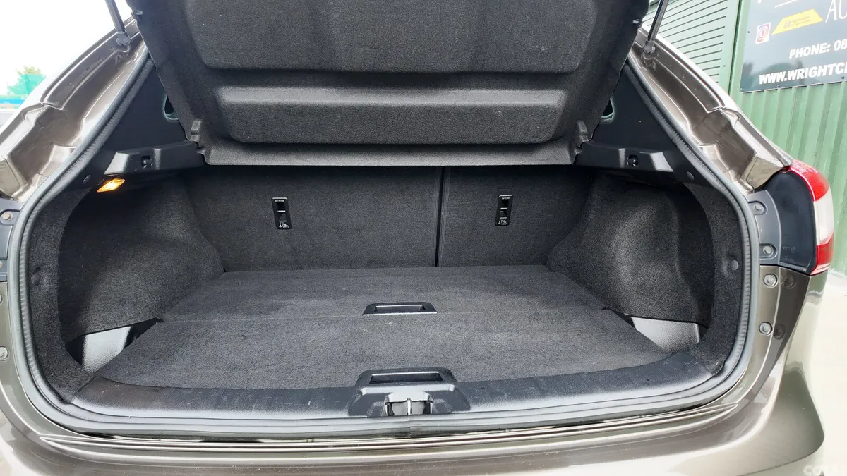 Nissan Qashqai SUV, Diesel, 2017, Brown