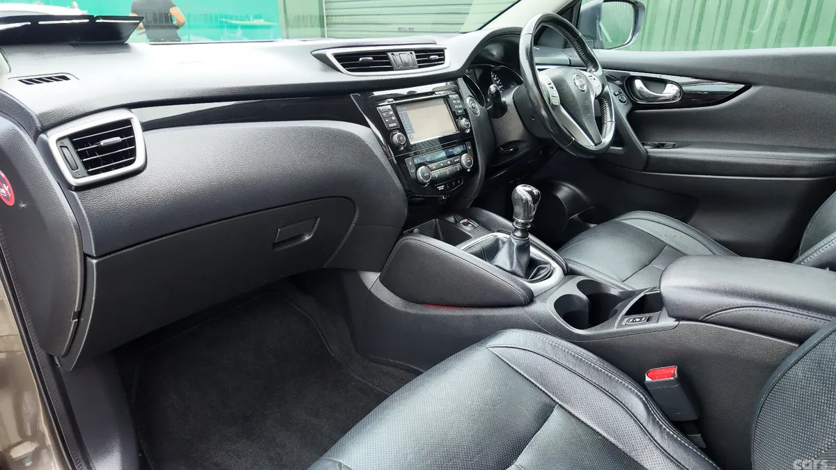 Nissan Qashqai SUV, Diesel, 2017, Brown