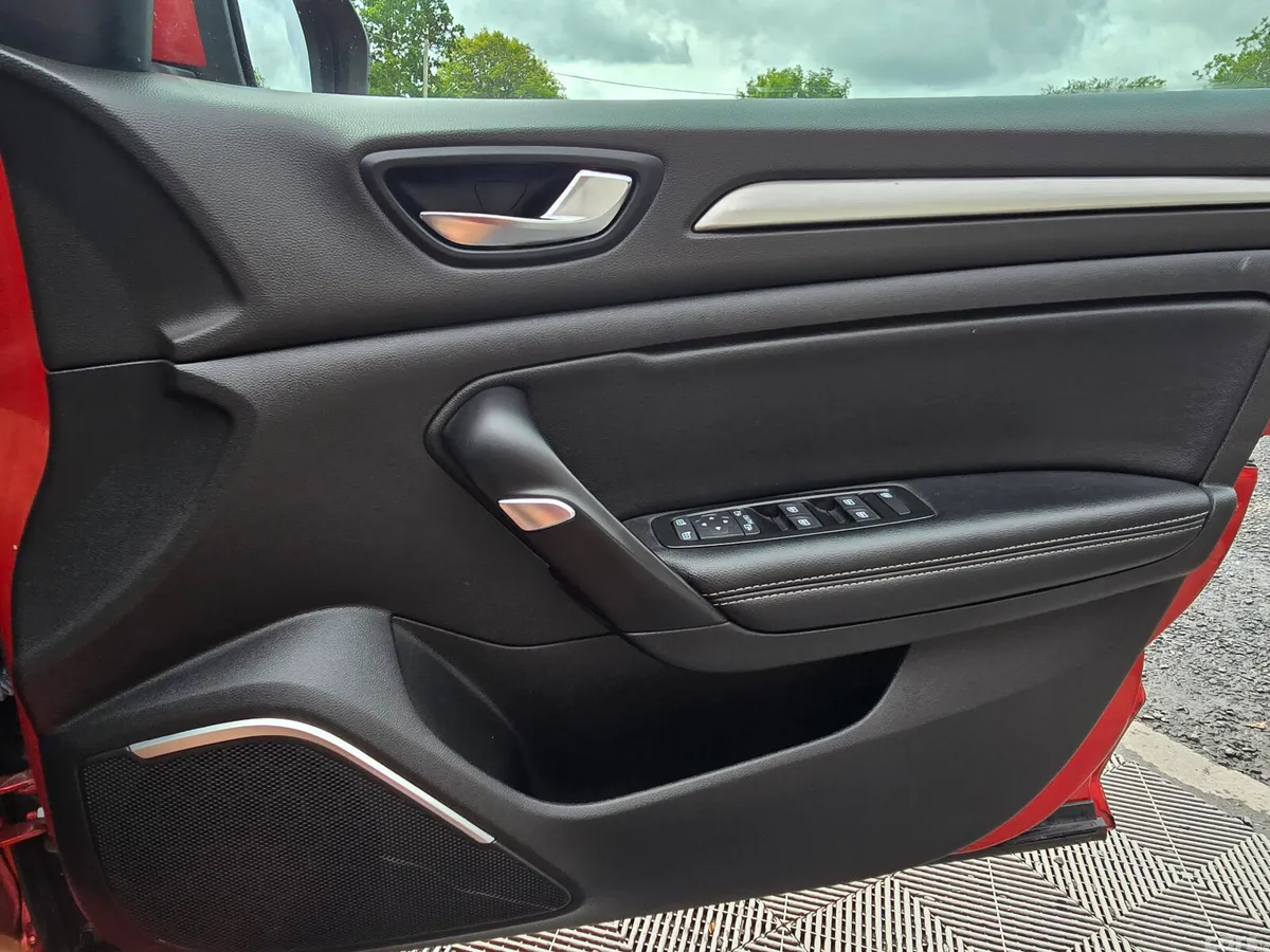 Renault Megane Estate, Diesel, 2018, Red