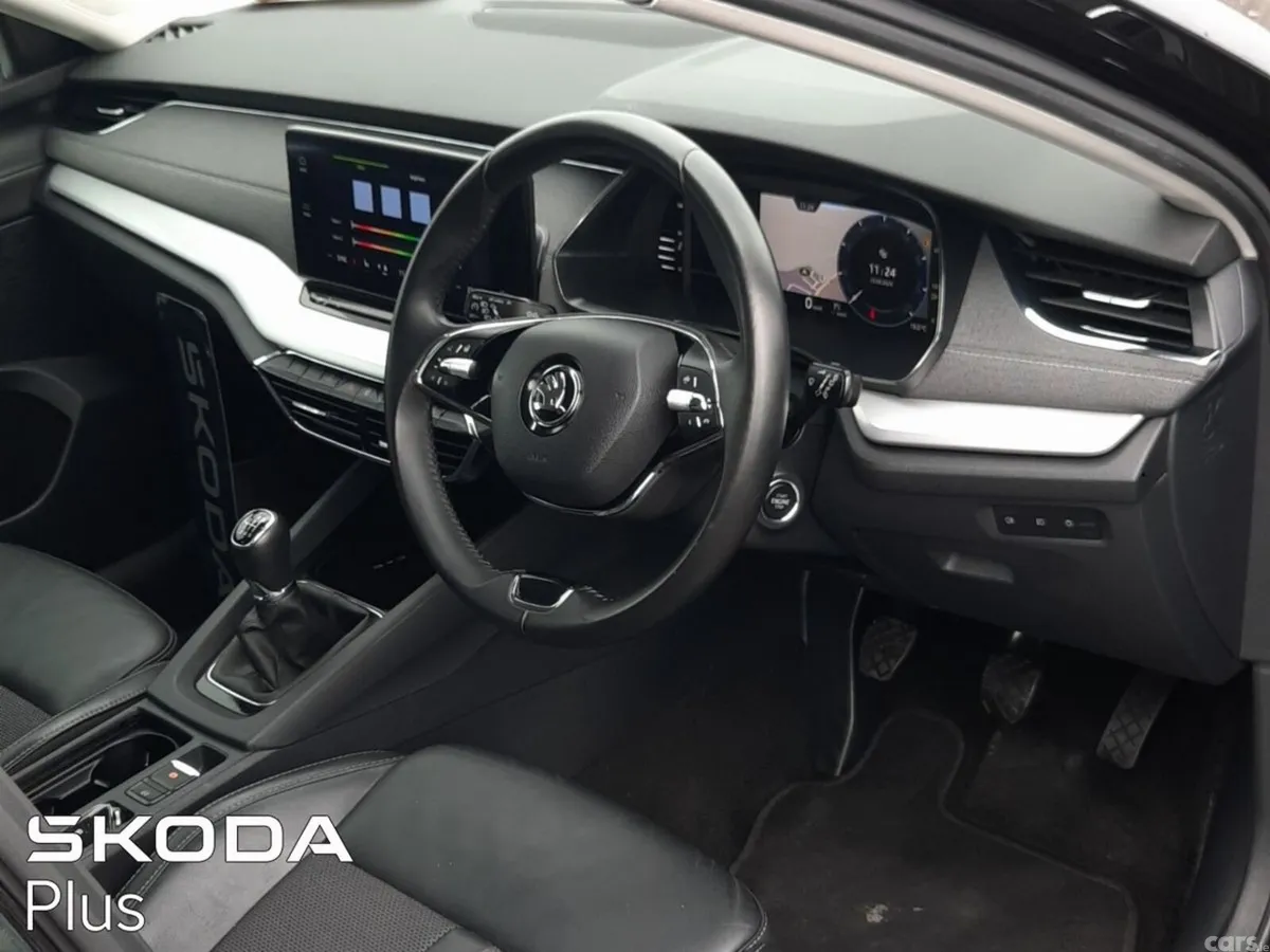 Skoda Octavia Saloon, Diesel, 2023, Black
