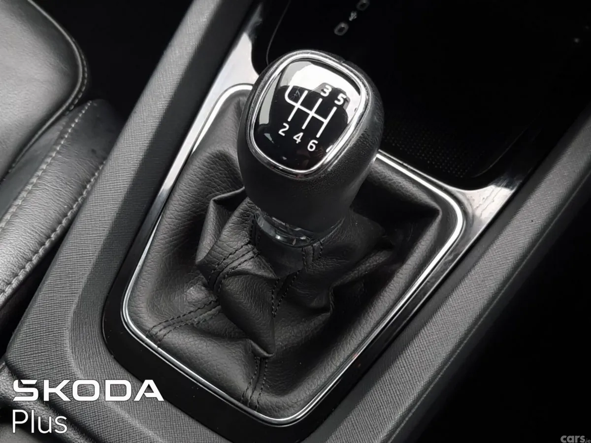 Skoda Octavia Saloon, Diesel, 2023, Black