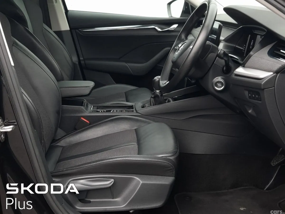 Skoda Octavia Saloon, Diesel, 2023, Black
