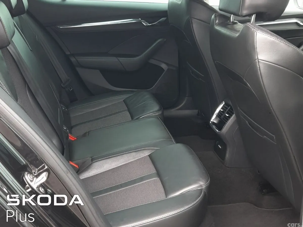 Skoda Octavia Saloon, Diesel, 2023, Black