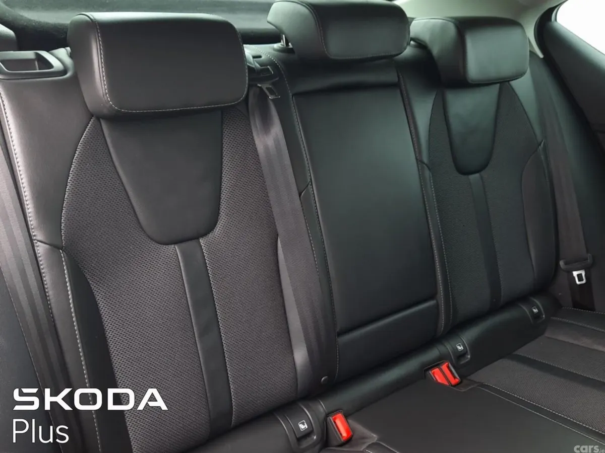 Skoda Octavia Saloon, Diesel, 2023, Black