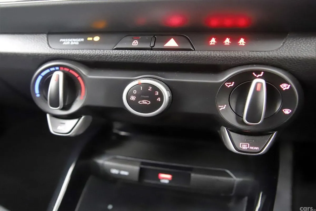 Kia Stonic SUV, Petrol, 2022, Red