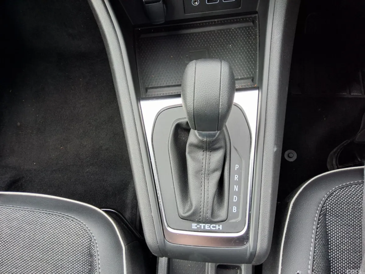 Renault Captur Hatchback, Petrol Plug-in Hybrid, 2023, Grey