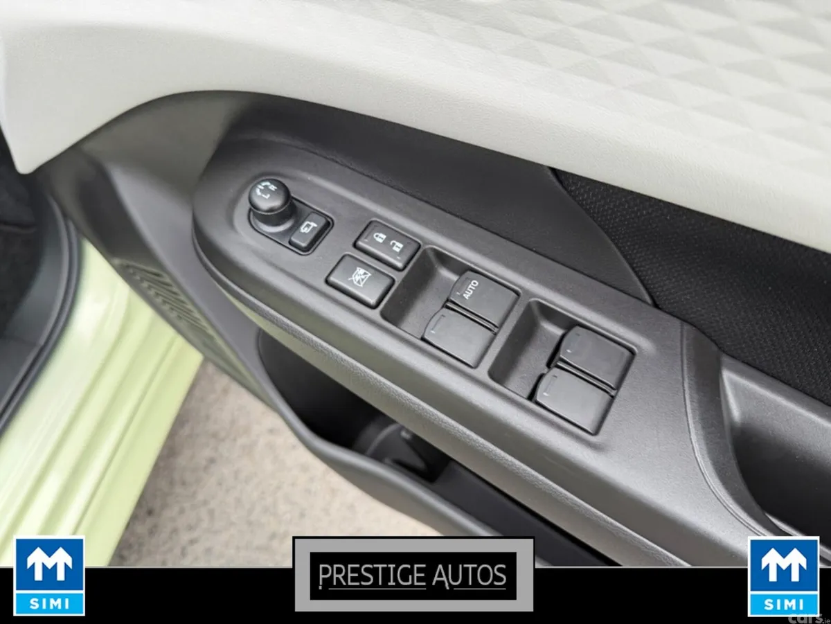 Suzuki Swift Hatchback, Petrol Hybrid, 2024, Green