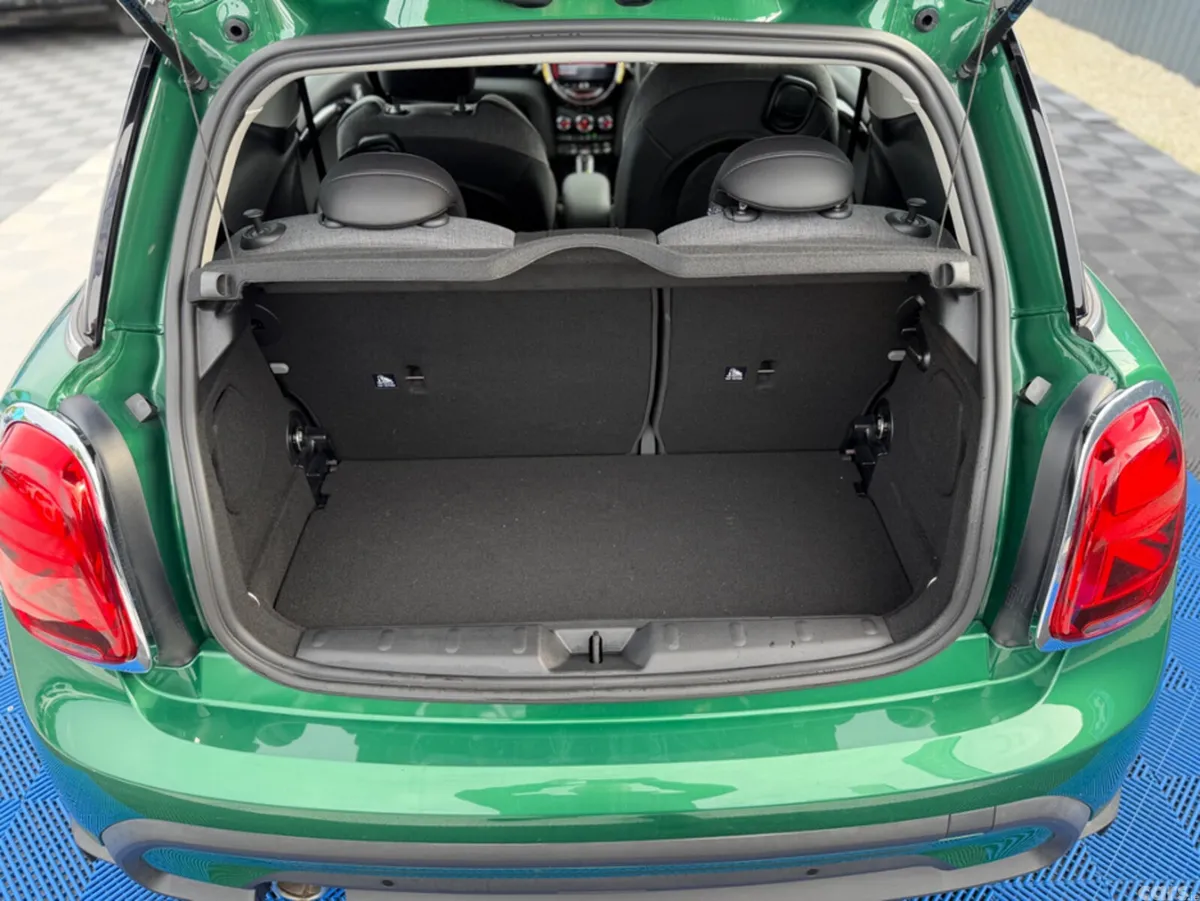 Mini Cooper Hatchback, Diesel, 2021, Green
