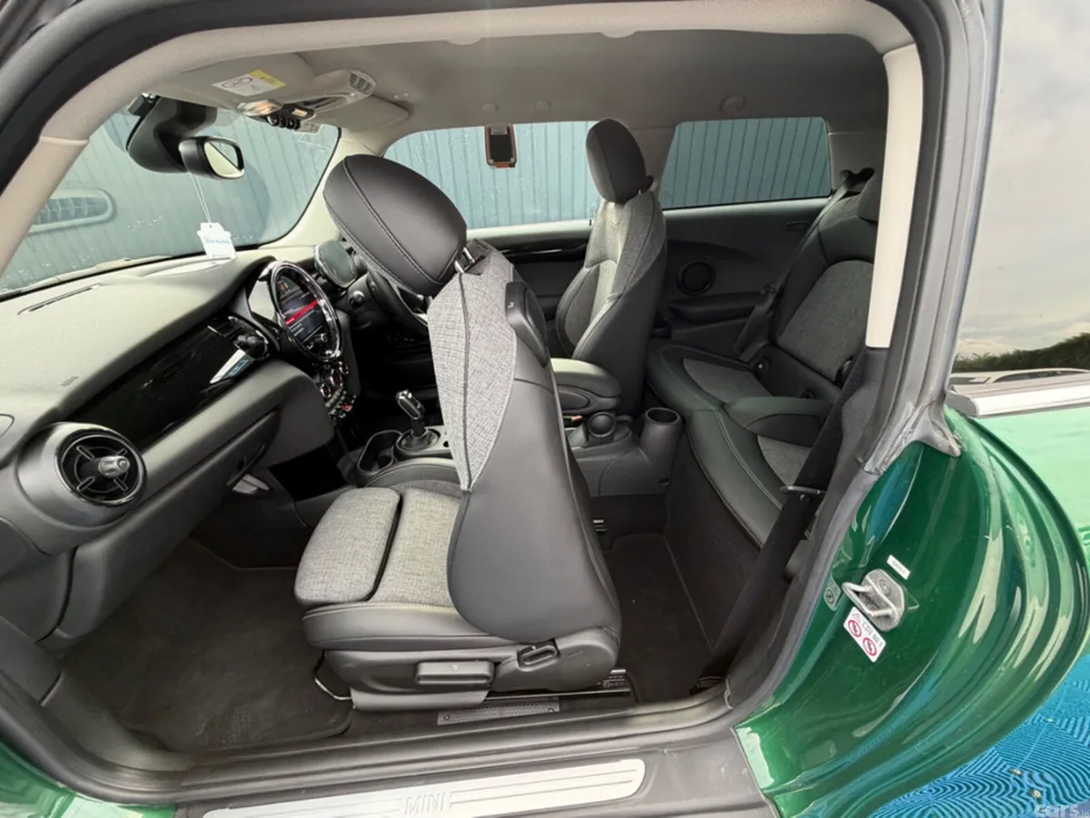 Mini Cooper Hatchback, Diesel, 2021, Green