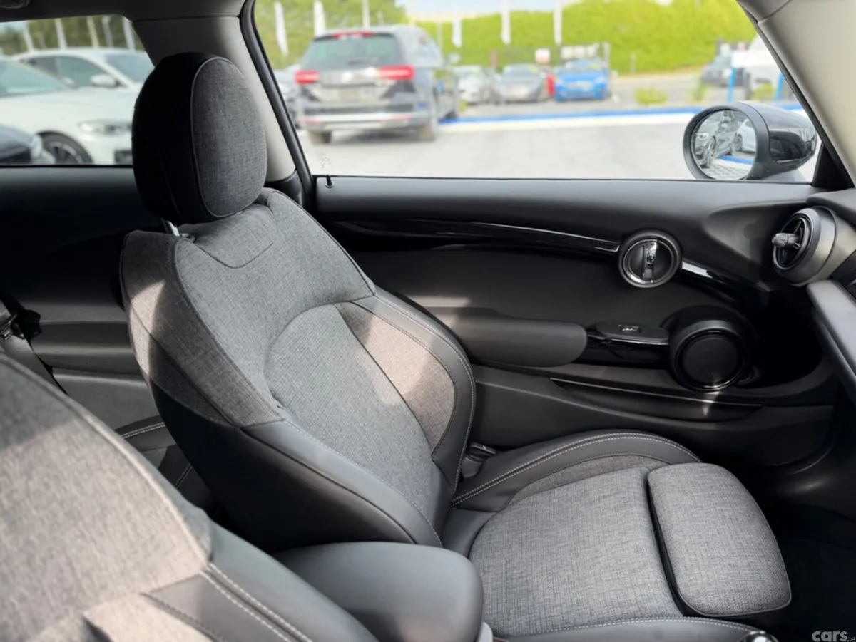 Mini Cooper Hatchback, Diesel, 2021, Green