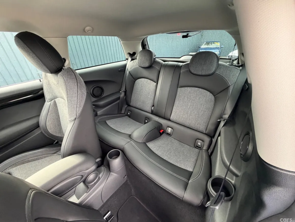 Mini Cooper Hatchback, Diesel, 2021, Green