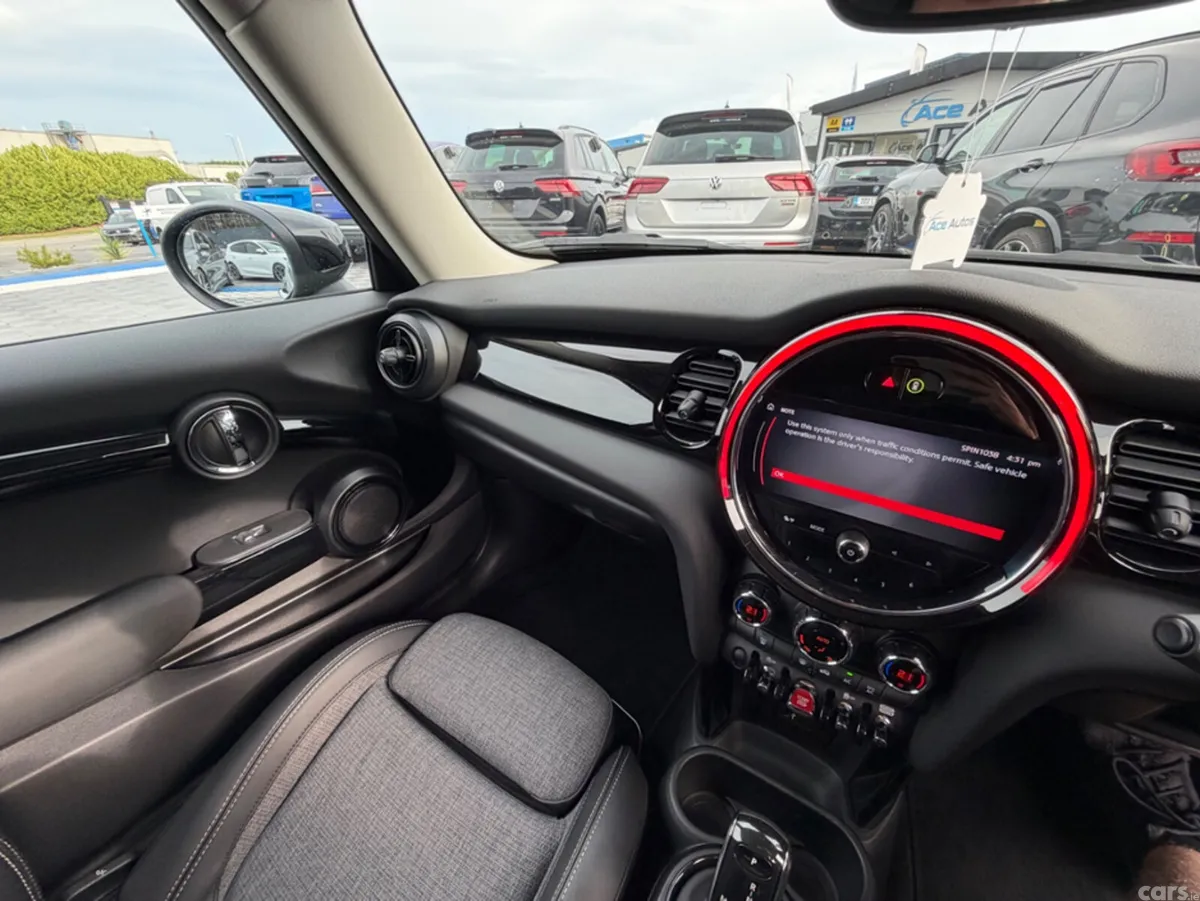 Mini Cooper Hatchback, Diesel, 2021, Green