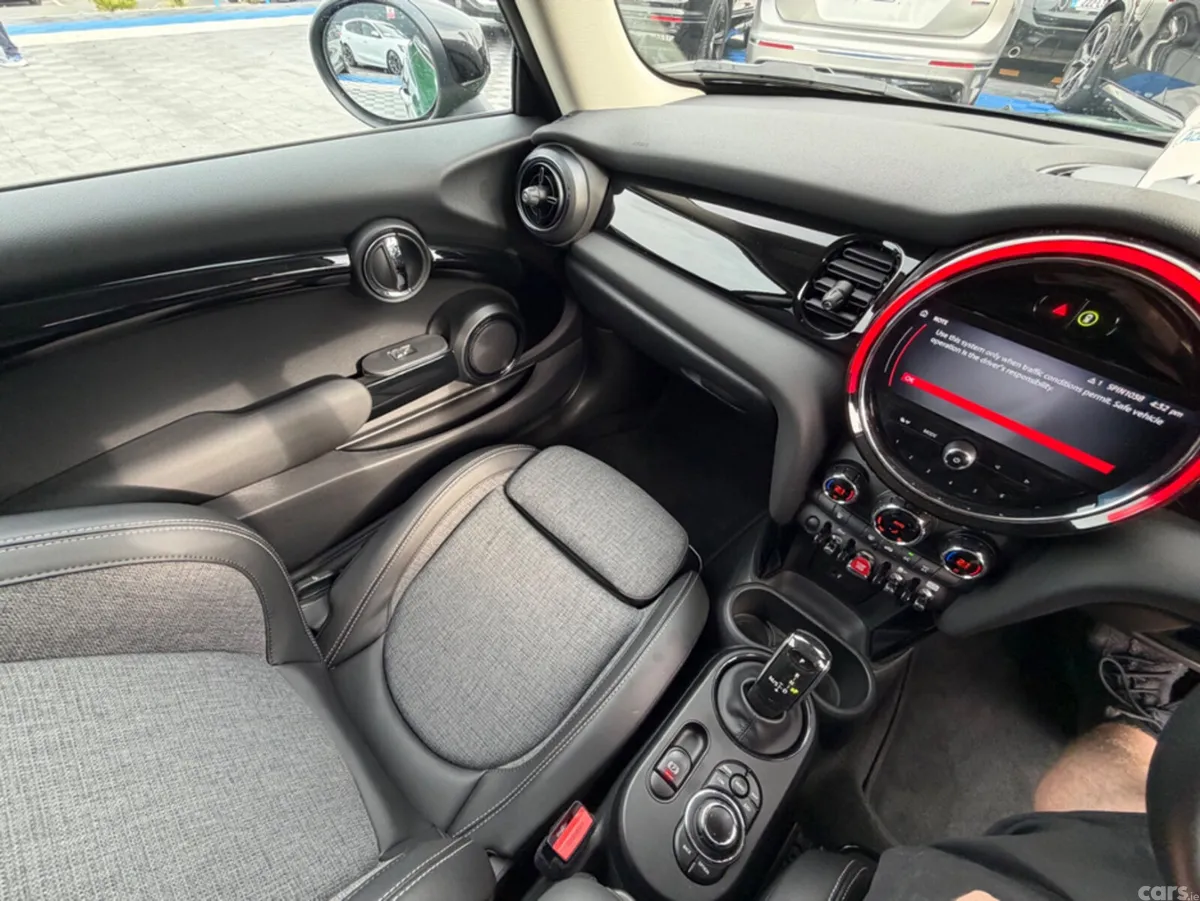 Mini Cooper Hatchback, Diesel, 2021, Green
