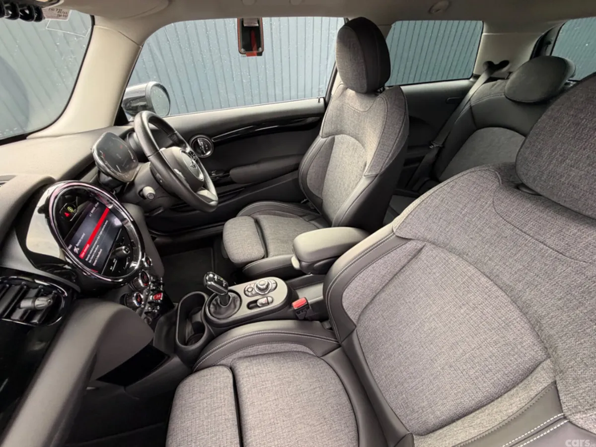 Mini Cooper Hatchback, Diesel, 2021, Green