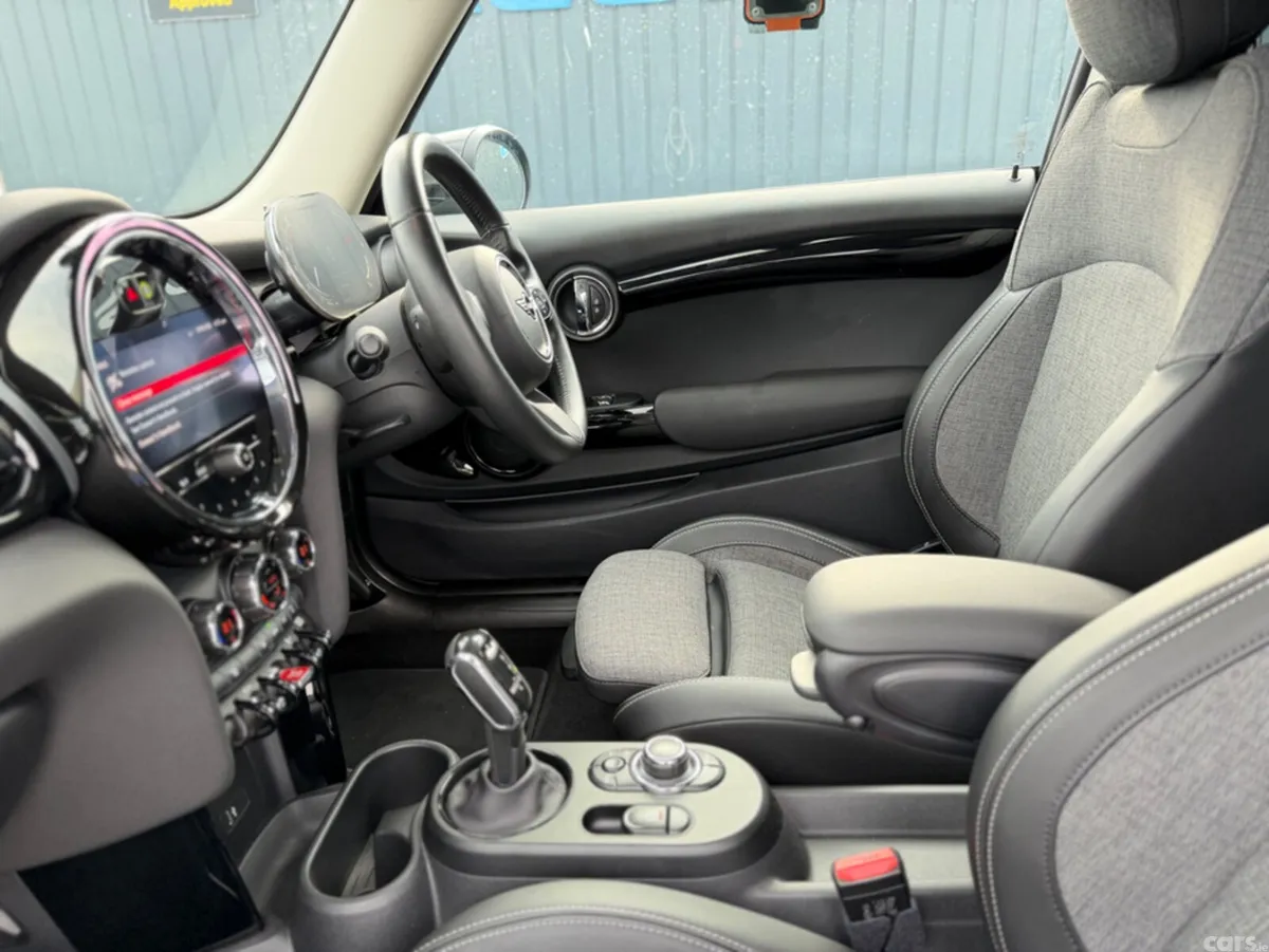 Mini Cooper Hatchback, Diesel, 2021, Green