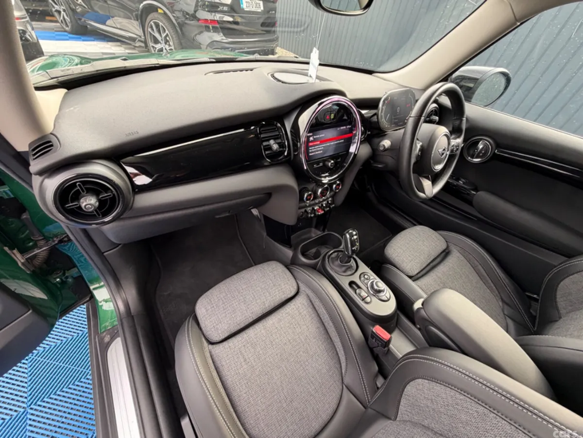 Mini Cooper Hatchback, Diesel, 2021, Green