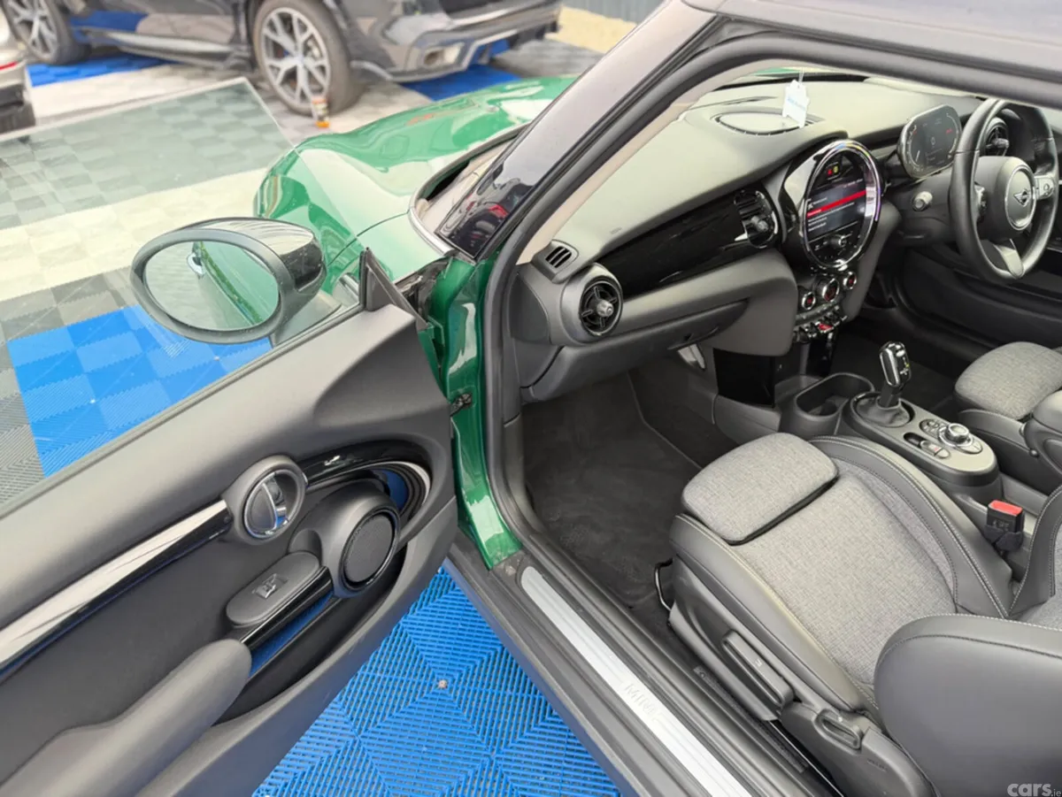 Mini Cooper Hatchback, Diesel, 2021, Green