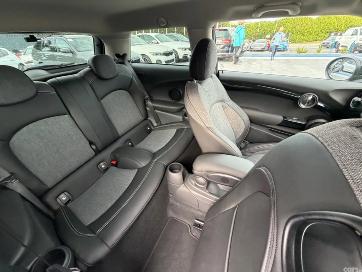 Mini Cooper Hatchback, Diesel, 2021, Green