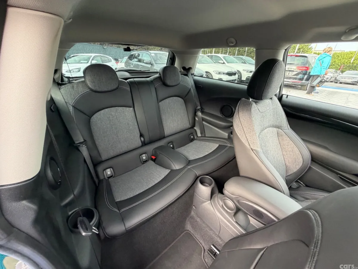 Mini Cooper Hatchback, Diesel, 2021, Green