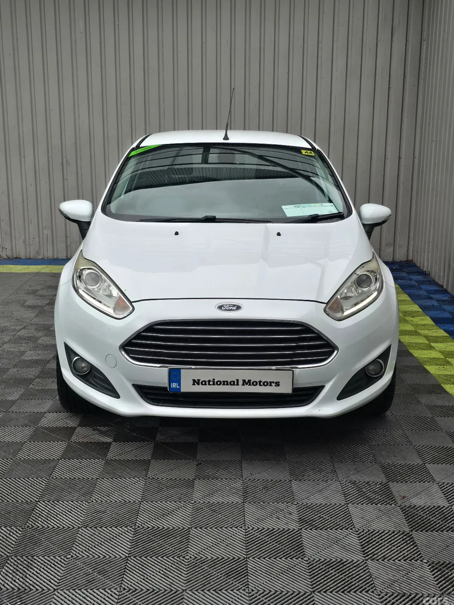 Ford Fiesta Hatchback, Petrol, 2014, White