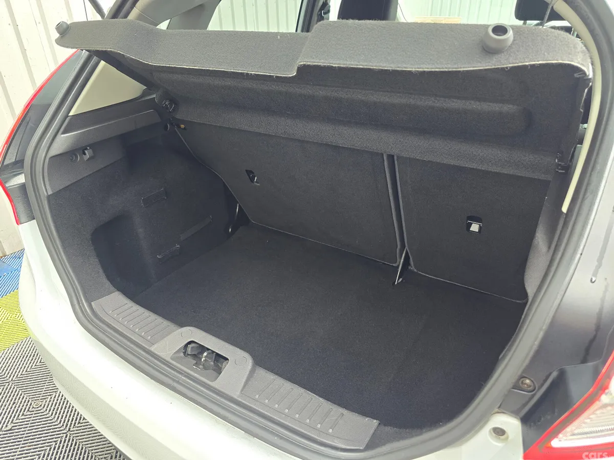 Ford Fiesta Hatchback, Petrol, 2014, White