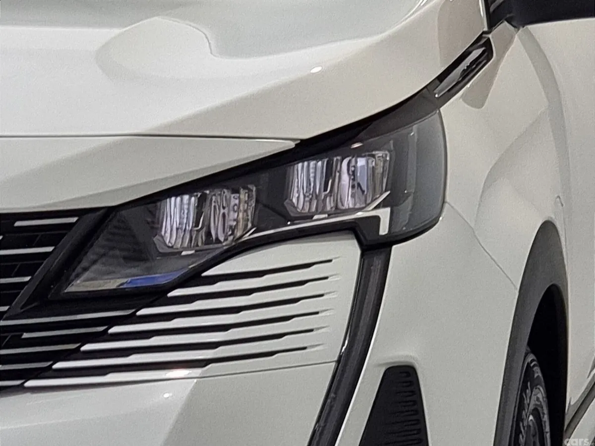Peugeot 5008 MPV, Diesel, 2024, White