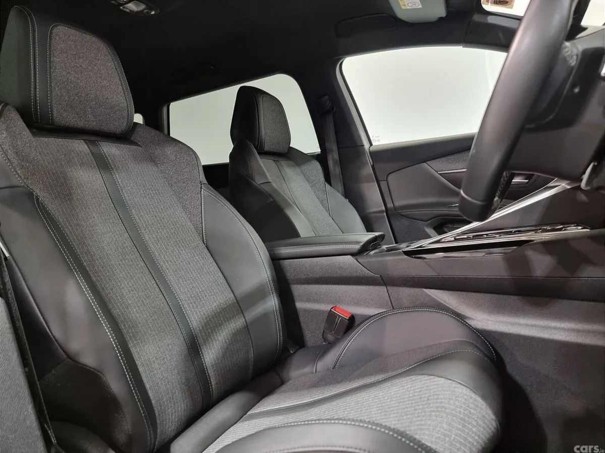 Peugeot 5008 MPV, Diesel, 2024, White