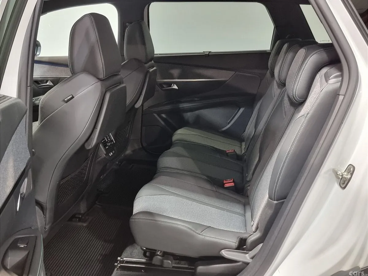 Peugeot 5008 MPV, Diesel, 2024, White