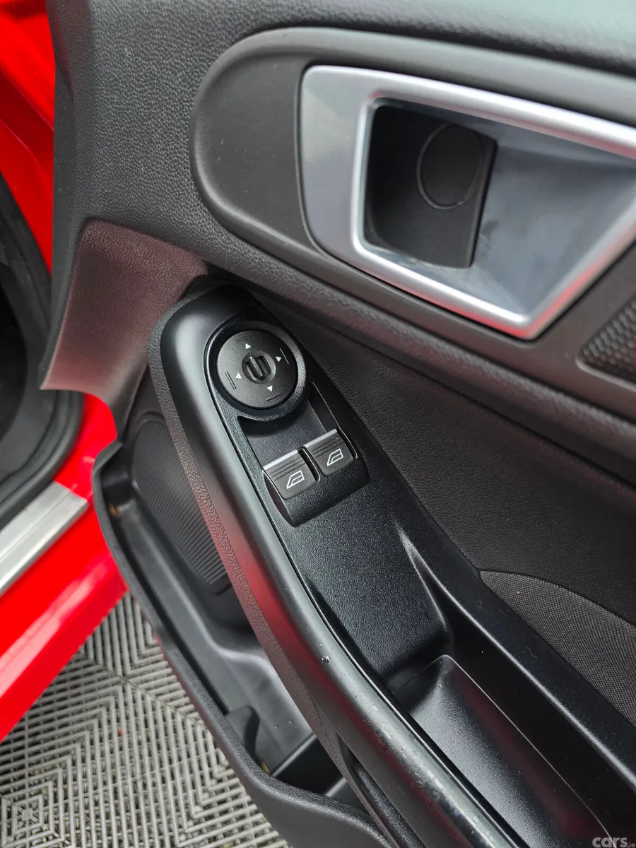 Ford Fiesta Hatchback, Petrol, 2017, Red
