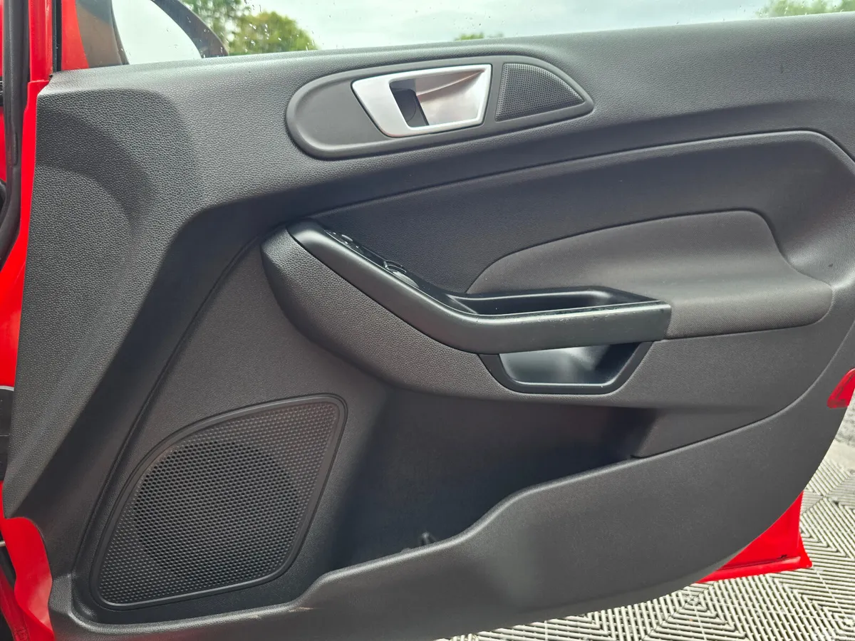 Ford Fiesta Hatchback, Petrol, 2017, Red