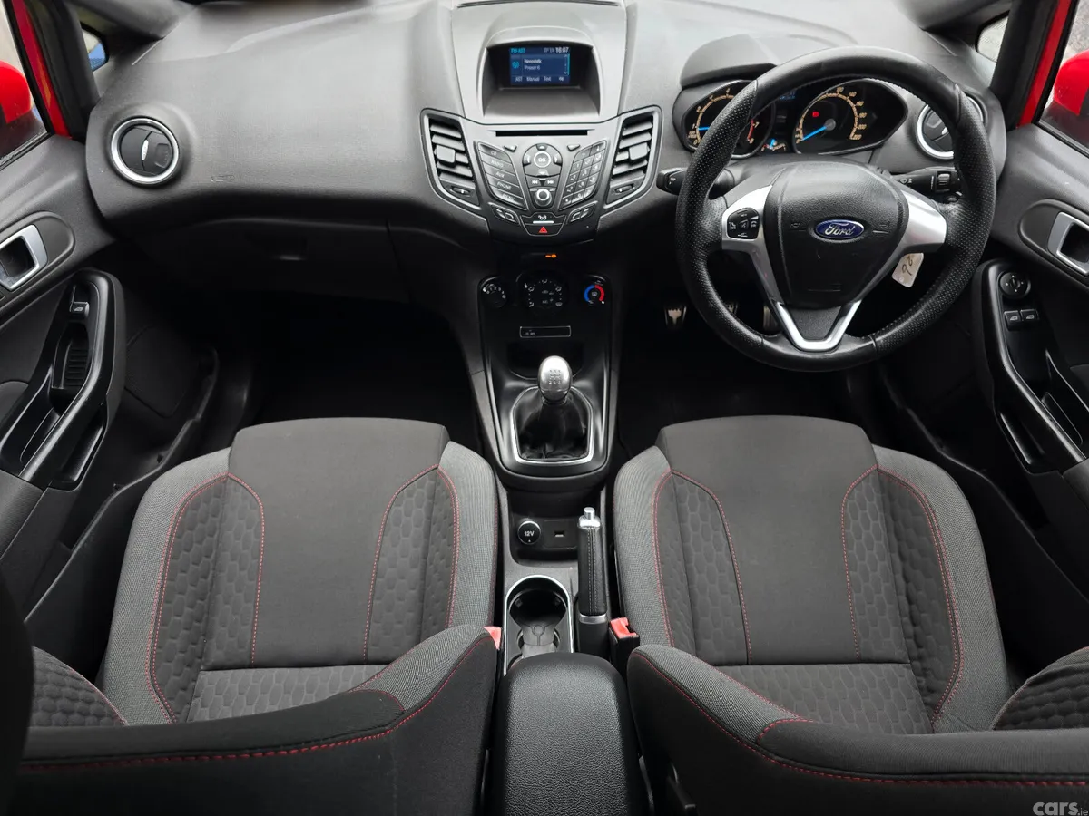 Ford Fiesta Hatchback, Petrol, 2017, Red