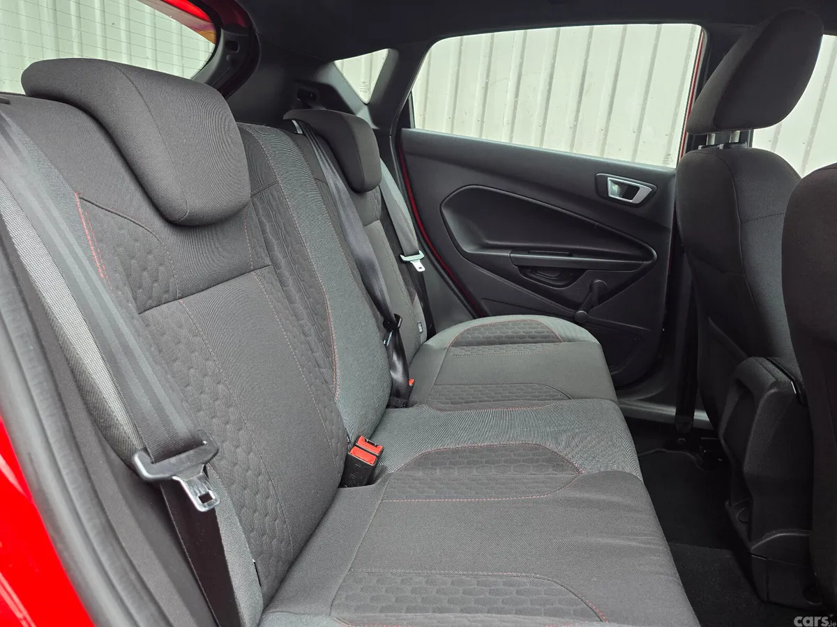 Ford Fiesta Hatchback, Petrol, 2017, Red