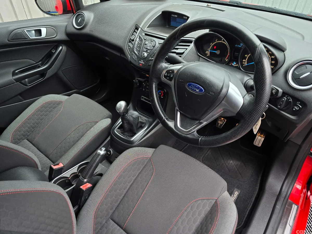 Ford Fiesta Hatchback, Petrol, 2017, Red