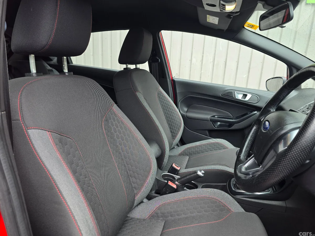 Ford Fiesta Hatchback, Petrol, 2017, Red