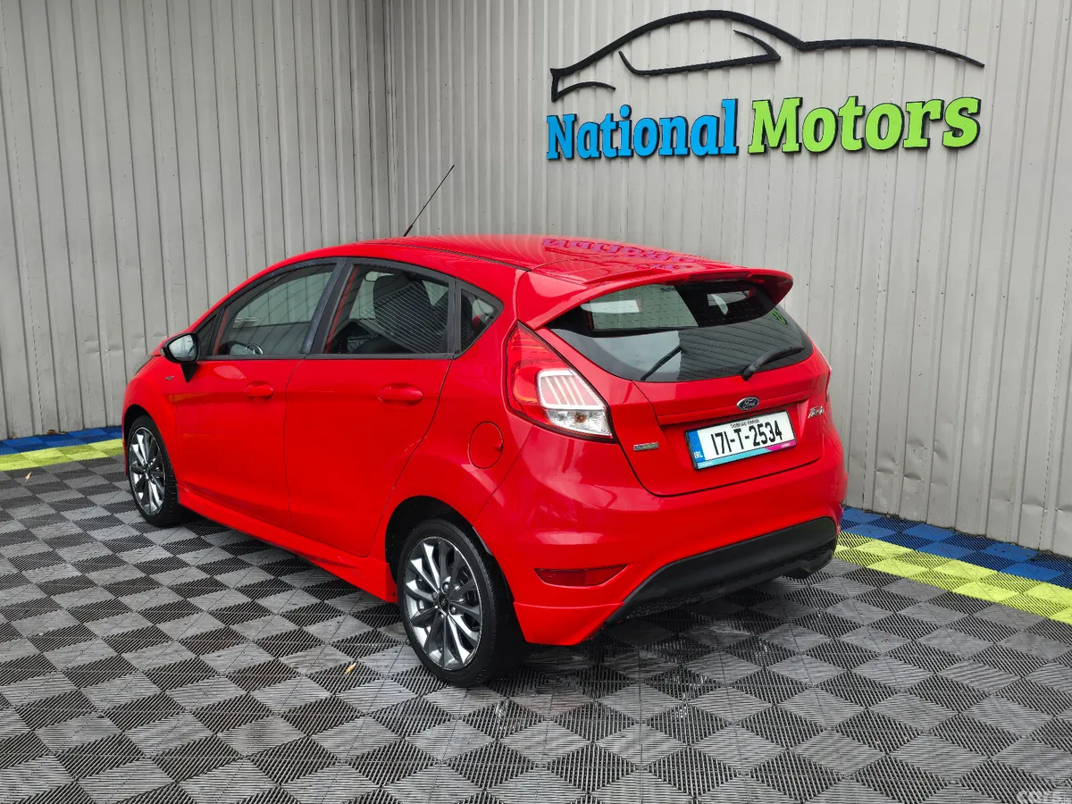 Ford Fiesta Hatchback, Petrol, 2017, Red
