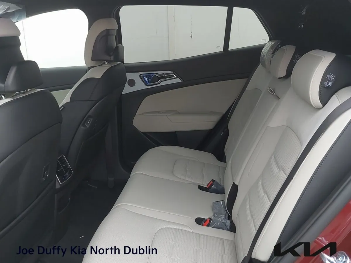 Kia Sportage SUV, Petrol Plug-in Hybrid, 2026, Red