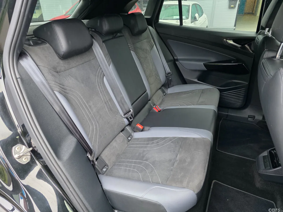 Volkswagen ID.4 SUV, Electric, 2025, Black