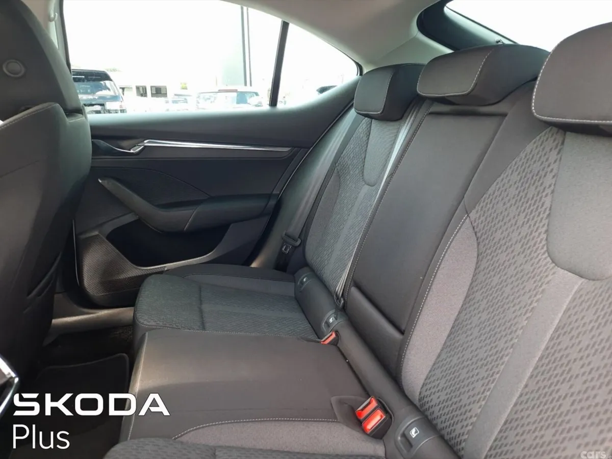 Skoda Octavia Saloon, Petrol, 2023, White