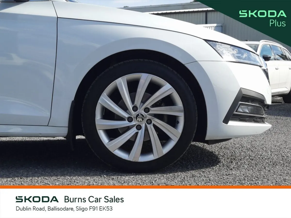 Skoda Octavia Saloon, Petrol, 2023, White