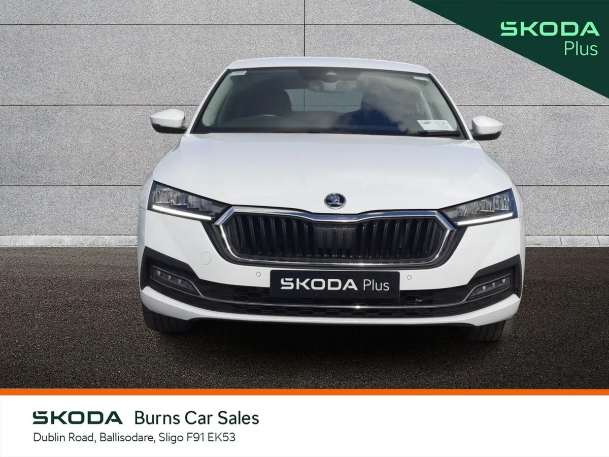 Skoda Octavia Saloon, Petrol, 2023, White