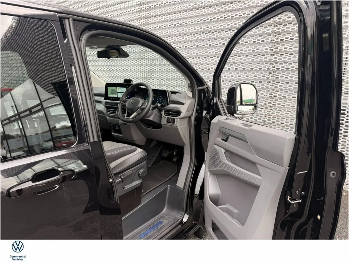Volkswagen Caravelle MPV, Petrol Plug-in Hybrid, 2027, Black