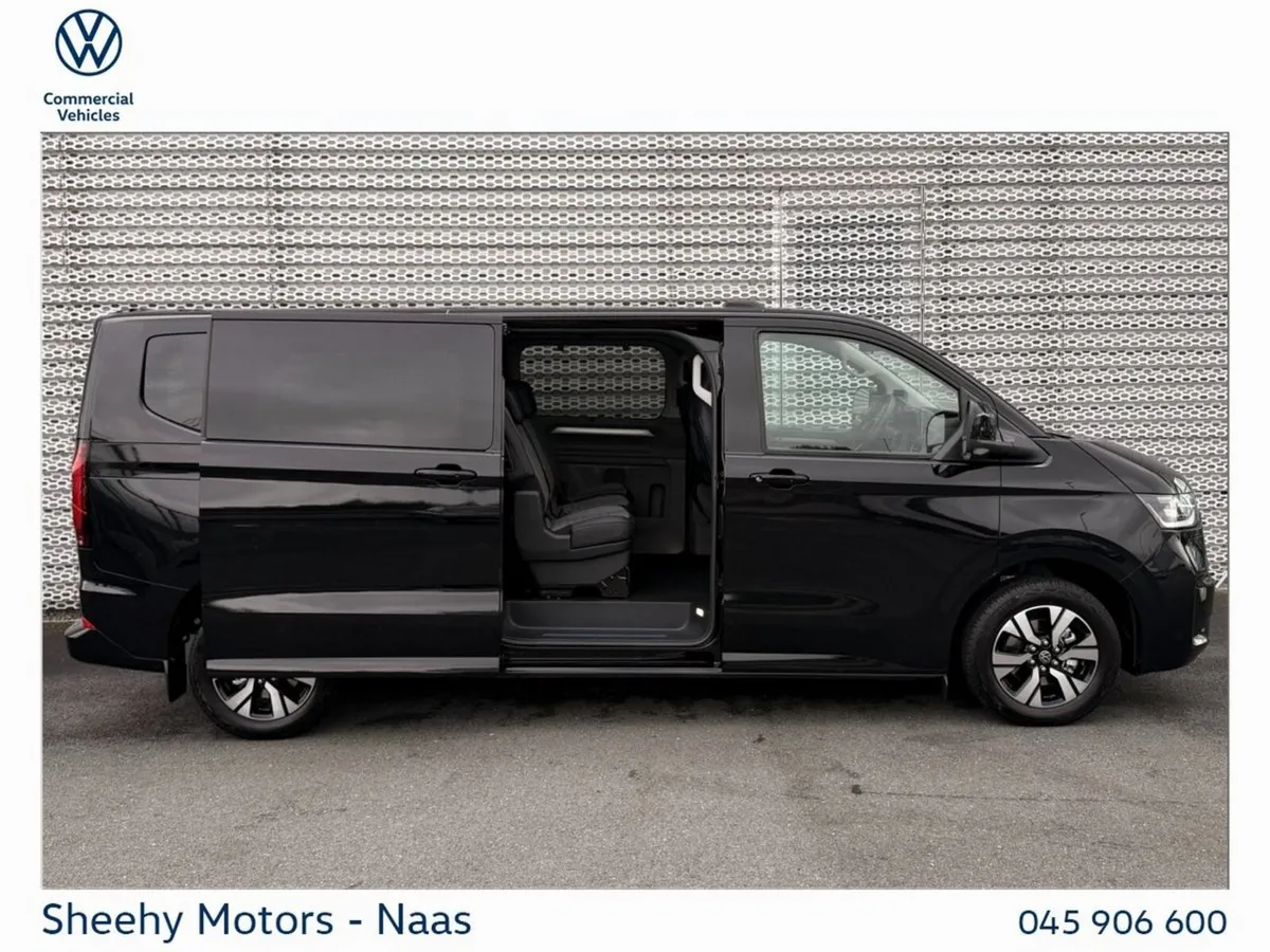 Volkswagen Caravelle MPV, Petrol Plug-in Hybrid, 2027, Black