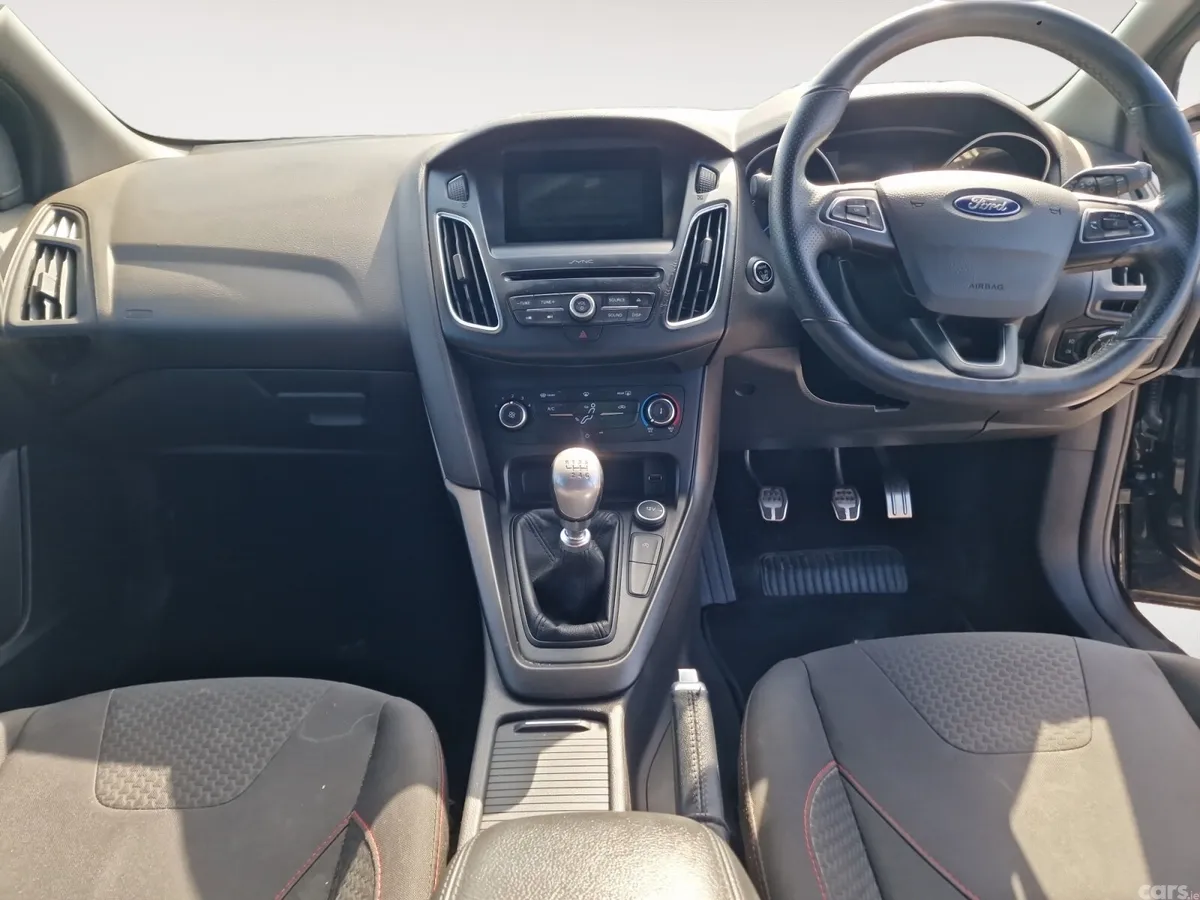 Ford Focus Hatchback, Petrol, 2018, Black
