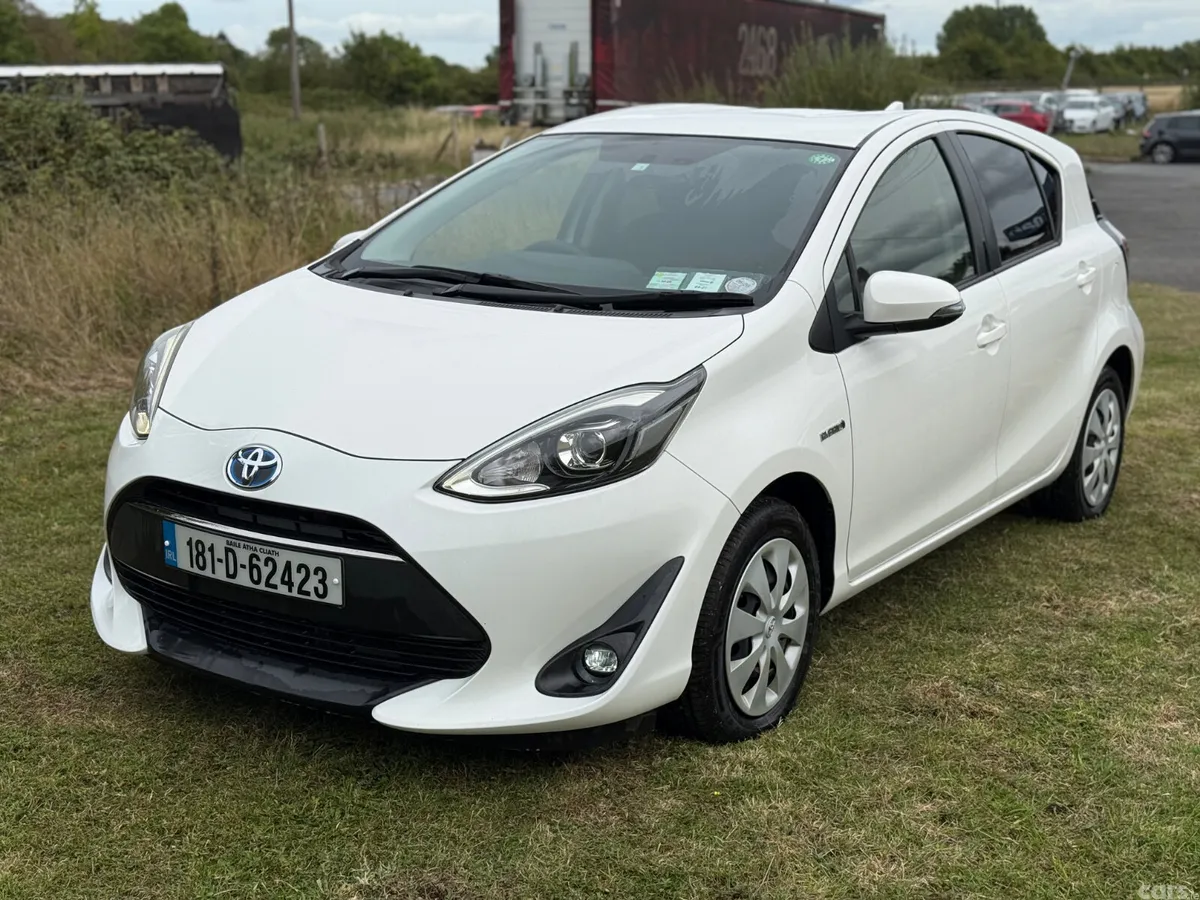 Toyota Aqua Hatchback, Petrol Hybrid, 2018, White