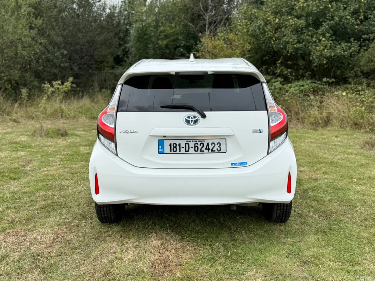 Toyota Aqua Hatchback, Petrol Hybrid, 2018, White